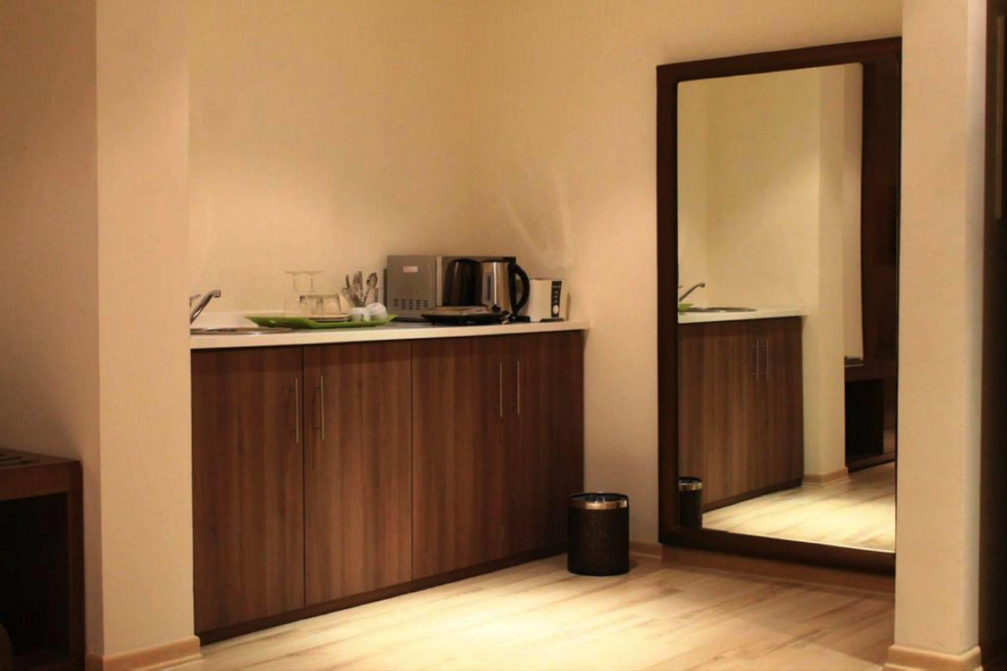 Rawda Hotel Doha Bagian luar foto